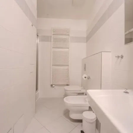 Apartment Newly Renovated Chic-aprt With A/c Prague