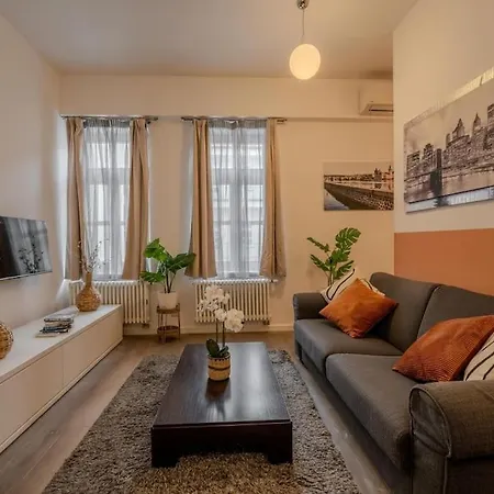 Newly Renovated Chic-aprt With A/c